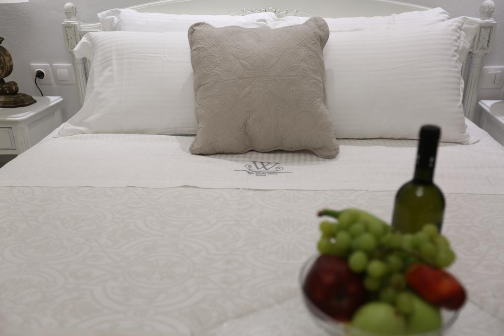 The White Suites Adamantas  Buitenkant foto