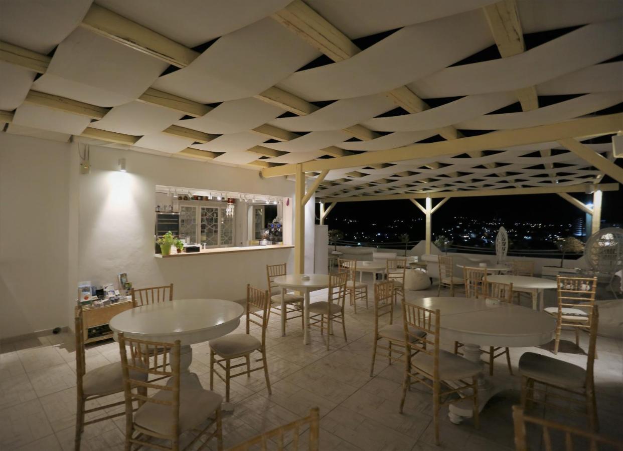 The White Suites Adamantas  Buitenkant foto