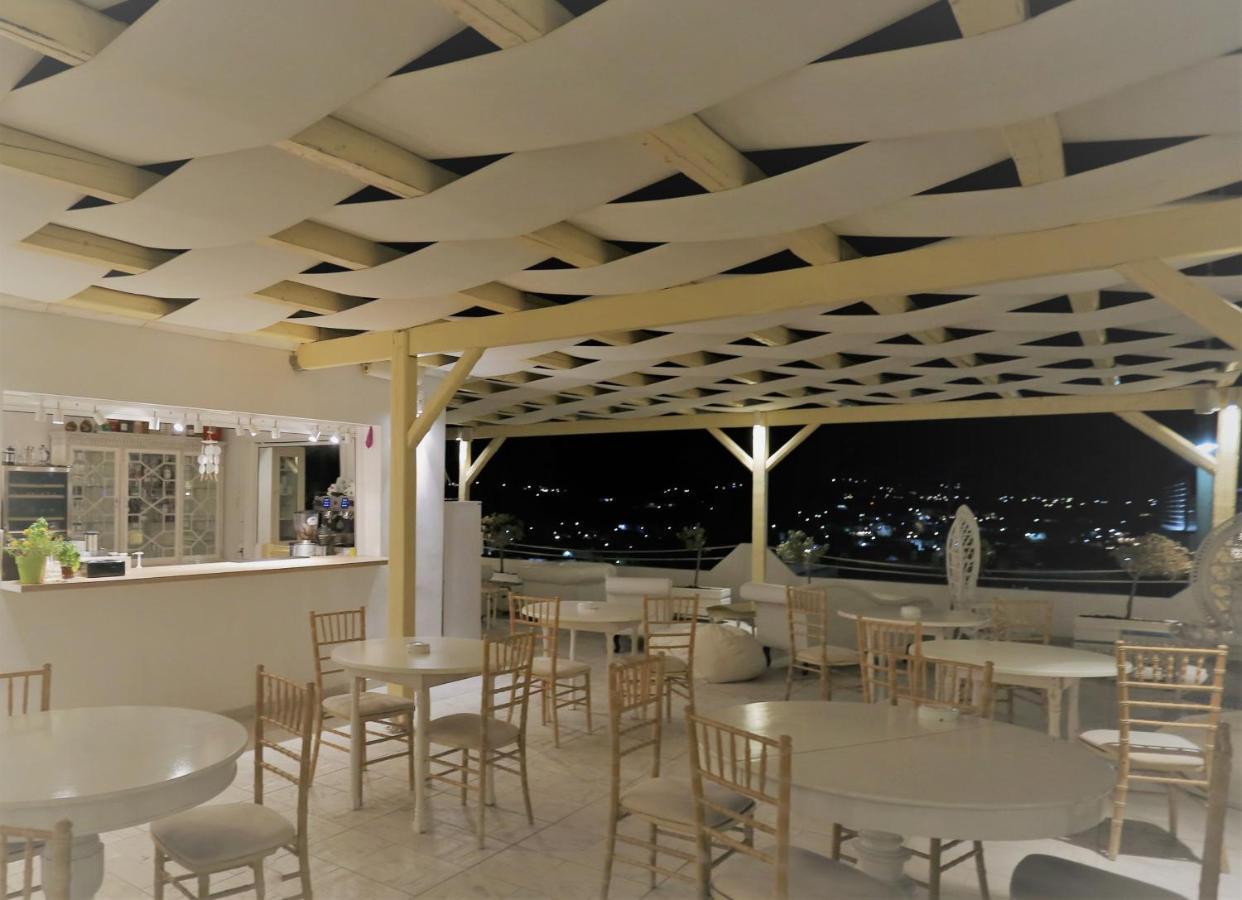 The White Suites Adamantas  Buitenkant foto